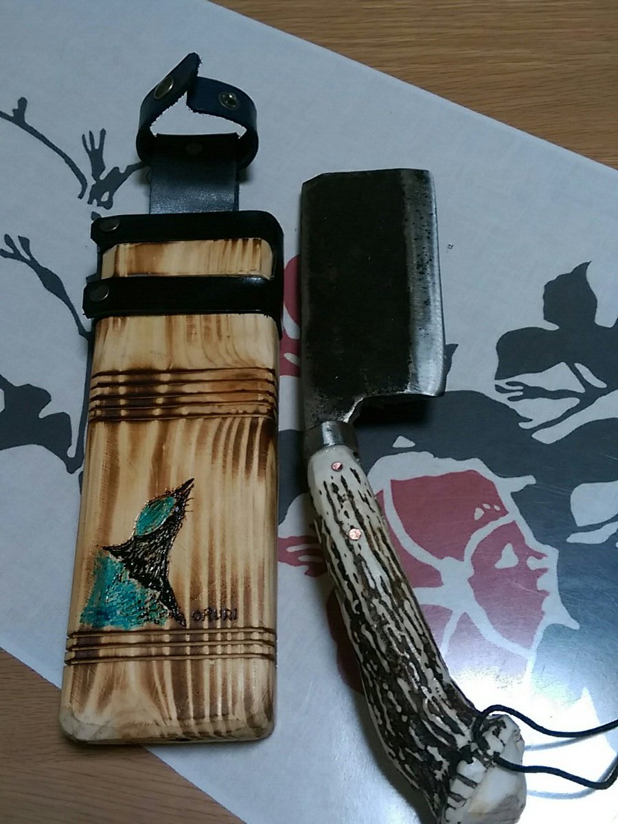 Tommy A Twitter 昨日行った幕張メッセのフリマで鉈 ナタ をゲット 古い鉈をリメイクした物で柄を鹿の角に換えてあって木製の鞘が付いてていい感じです 薪割りに使えるかな