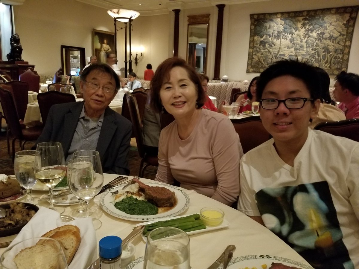 MsMimura's tweet photo. 🐻❤ Rare sighting of my teenage bear with my folks tonight! Rushed to an early bday 🎂dinner mid #CUEBOLD and thought of how to incorporate food analogies into lessons #craftlessons smh🤣👍 #wearecue That cream of corn is dessert! #EDUProtocol #grandparentsday @ArcadiaUnified https://t.co/wOpzt1MwOh