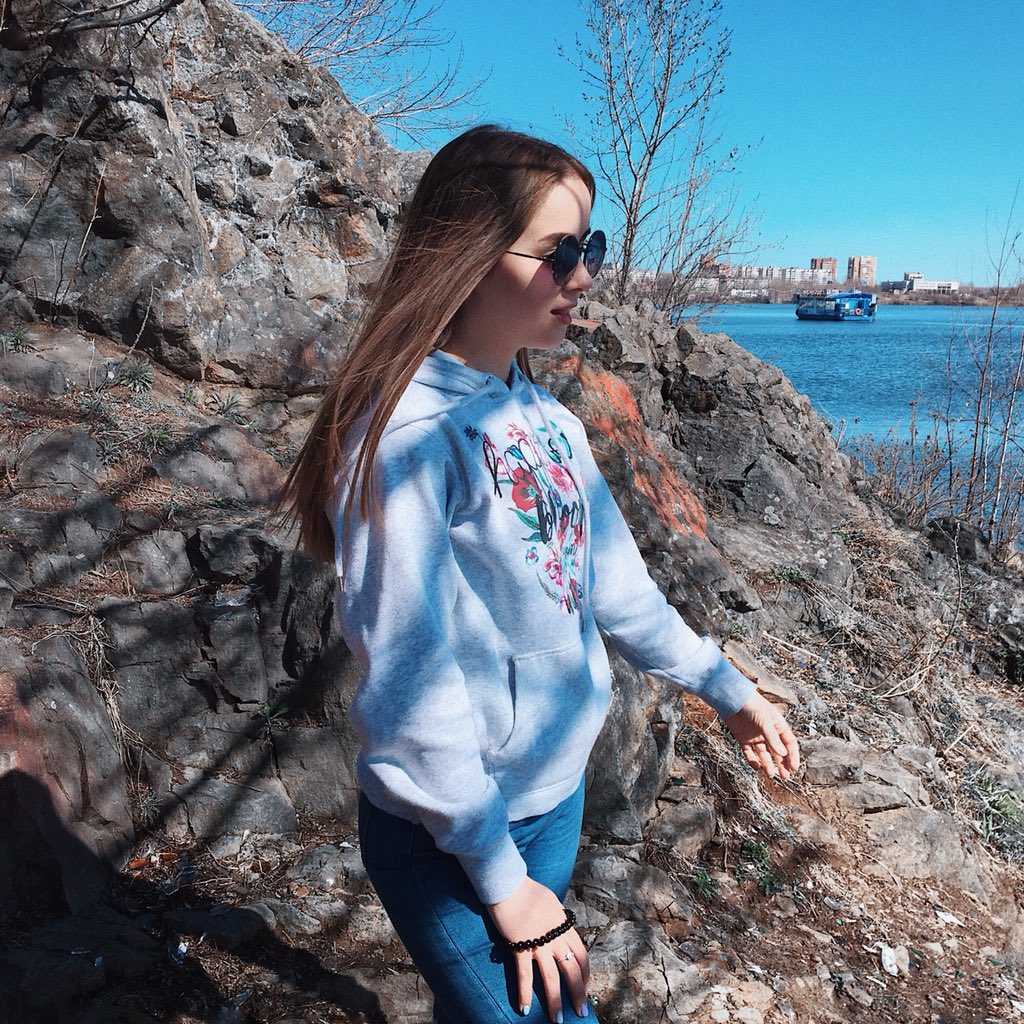 polinaaaaaa___'s tweet photo. Я тут влюбилась немножк😻 https://t.co/FFgfHkVSrp