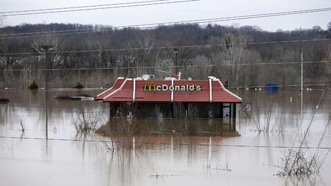 Plou una miqueta per Sant Esteve de les Roures...pero obrim igual!!!
