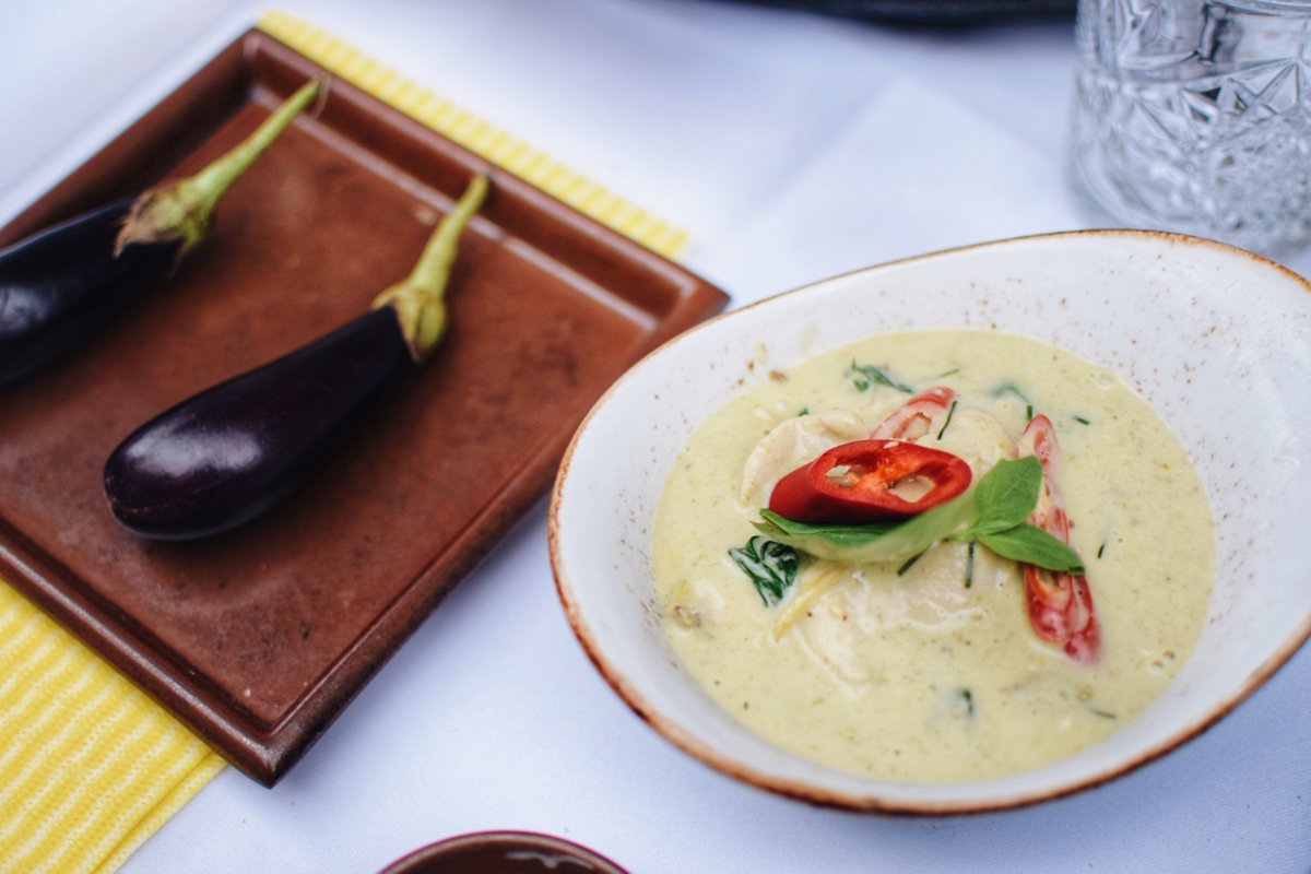 Temi_Gaga's tweet photo. I kicked my Thailand post-holiday blues in the butt by going to a Thai Cooking Class @PataraLondon !🤸🏾♀️🇹🇭🇬🇧
Read about it here: https://t.co/TP91qFILJe
#foodblogger #thaifood #cheftam #patara @BB_Bloggers https://t.co/OxXpe0Bt1H