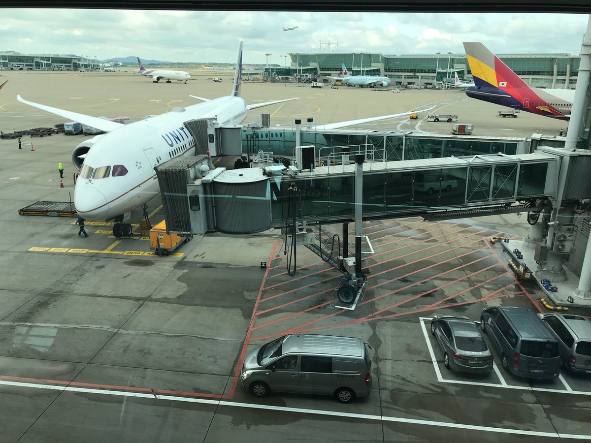 GameConstructor's tweet image. Heading back home to the states for a month, from Korea. Finally get to check out the #ReactiveUI book that’s waiting for me.