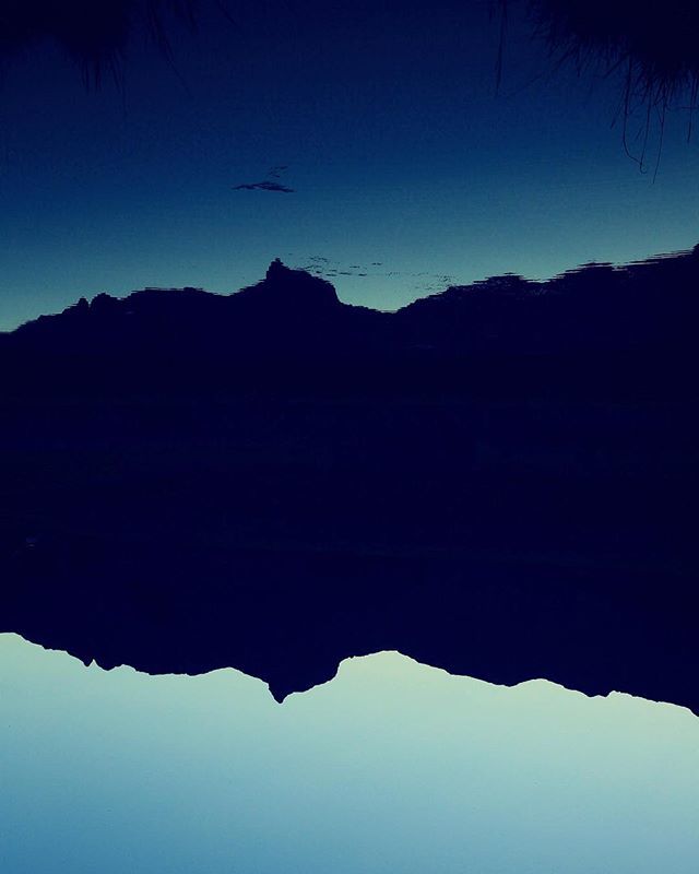 vickipilcher's tweet photo. #upsidedown #downsideup ~ #reflections at #dusk .
.
.
.
.
@drakgardens #fairwaysdrakensberg #drakensberg #drakensbergmountains #southernberg #mountainrange #blueskies #mirrorlike #mirrorlake #nature #naturephotography #landscapephotography #landscape #tr… https://t.co/Wb3Xcqnl6s https://t.co/LpJ3IjyPeU
