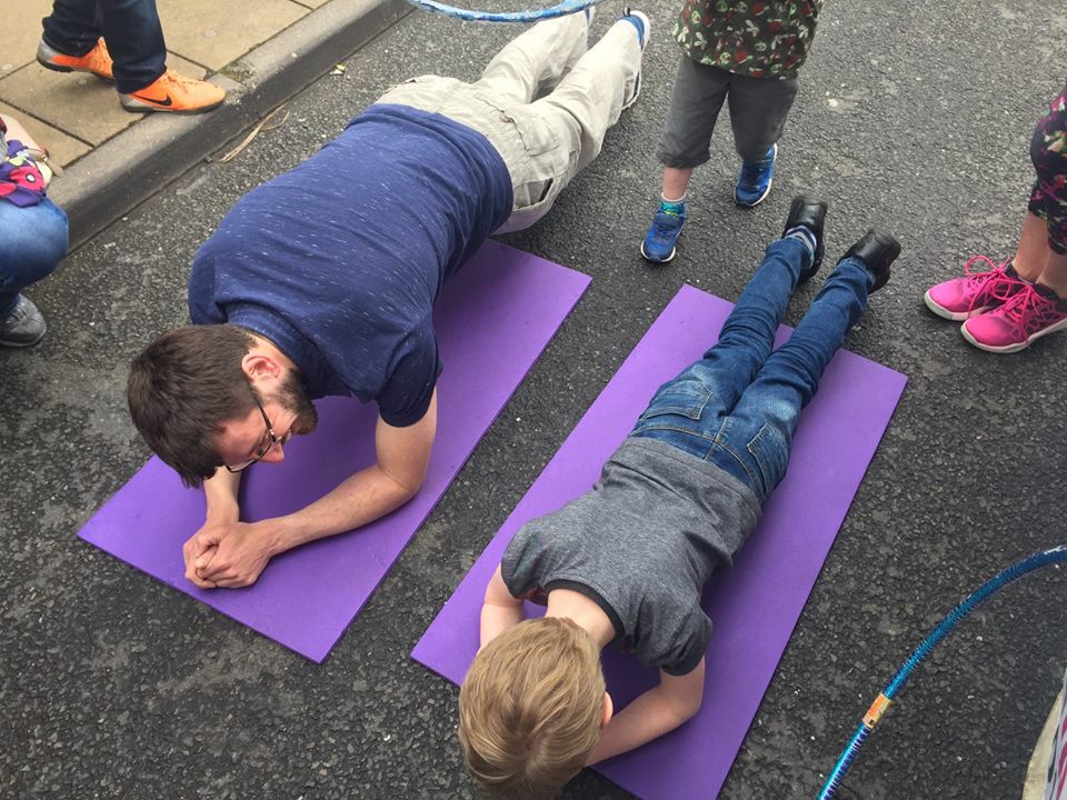 leanbodyvision's tweet image. We'll be @earlsdonfest with our plank &amp;amp; hula hoop challenge.

Can you beat last years winners? It'll be tough... hula hoop winner Georgina (10) set a festival record of 1hr 1min &amp;amp; Daniel (9) planked for 1 hr 8 secs. 

C'mon grown-ups, let's show those kids! #EarlsdonFest