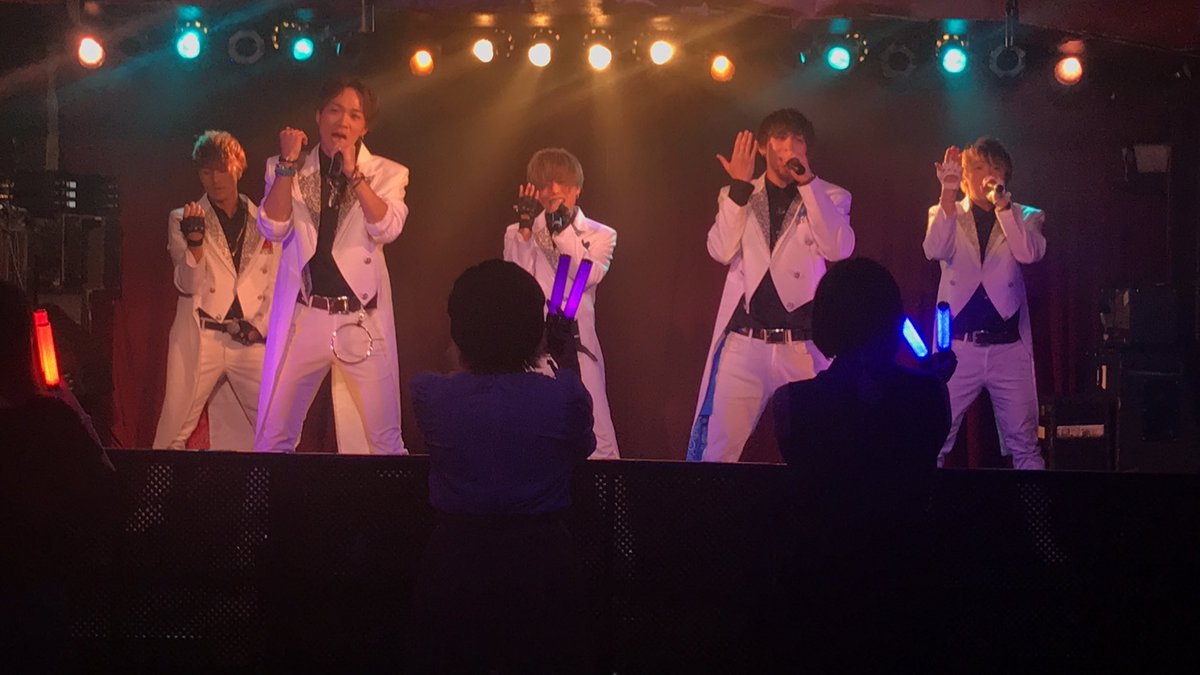5Doors_Official's tweet photo. 【５Doorsライブ情報】
5/7@渋谷CIRCUS
予約3500円＋D 当日4500円＋D
出演18:45〜19:00
物販20:25〜21:45

★物販ではハグチェキ等いろんなチェキが撮れます♪
★ご予約はDMで承ります♪
★ブロマイド＆ランダムチェキ絶賛発売中！
★6 LIVE Remaining

#5Doors
#メンズアイドル
#ライブ
#渋谷 https://t.co/J9gGGwcU4o
