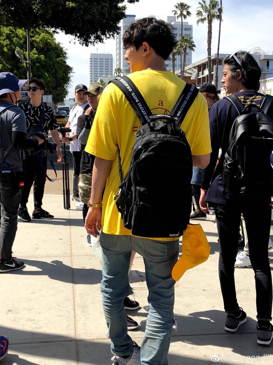 pcyactivities's tweet photo. chanyeol walking around LA (2018) https://t.co/ZauTAKA6aP