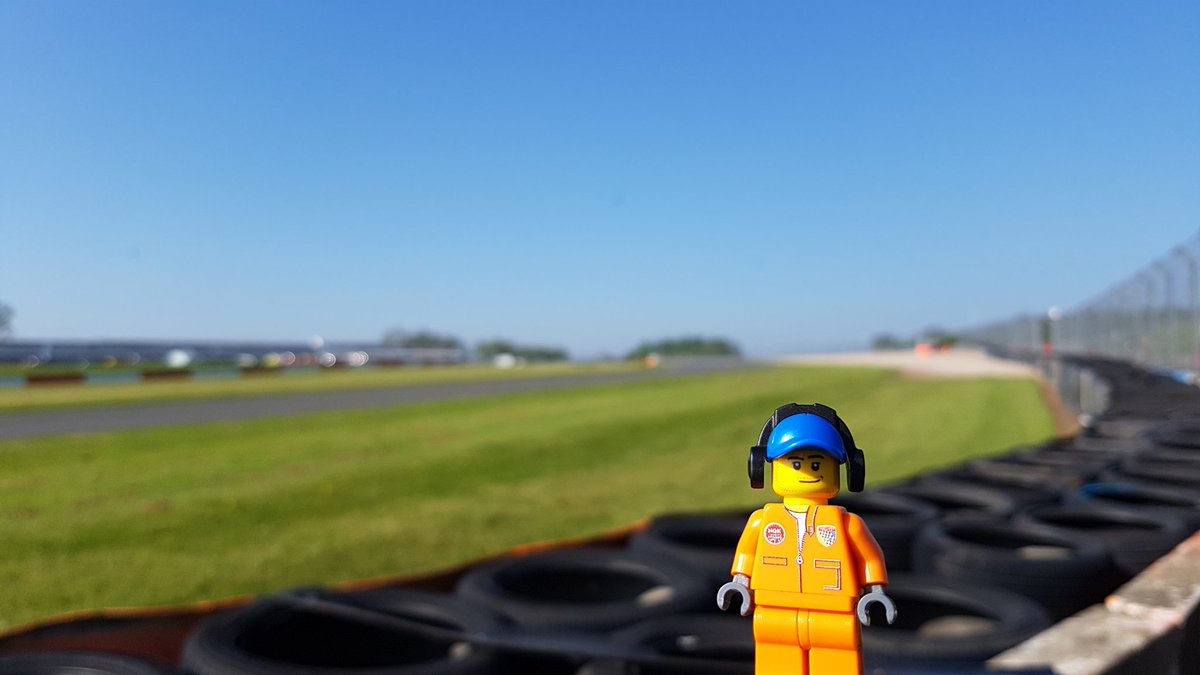NadineJLewis's tweet photo. Retweeted Joe Watts (@JoeWatts92):
Going to be another hot day today. What a day to be wearing heavy probans. @donington_hist @DoningtonParkUK @BMMC_EM @BMMC_UK #Post6 #Hollywood #IDoitinOrange #OrangeArmy #ThanksMarshal #DPCommsbox https://t.co/KAomnaV3Ji