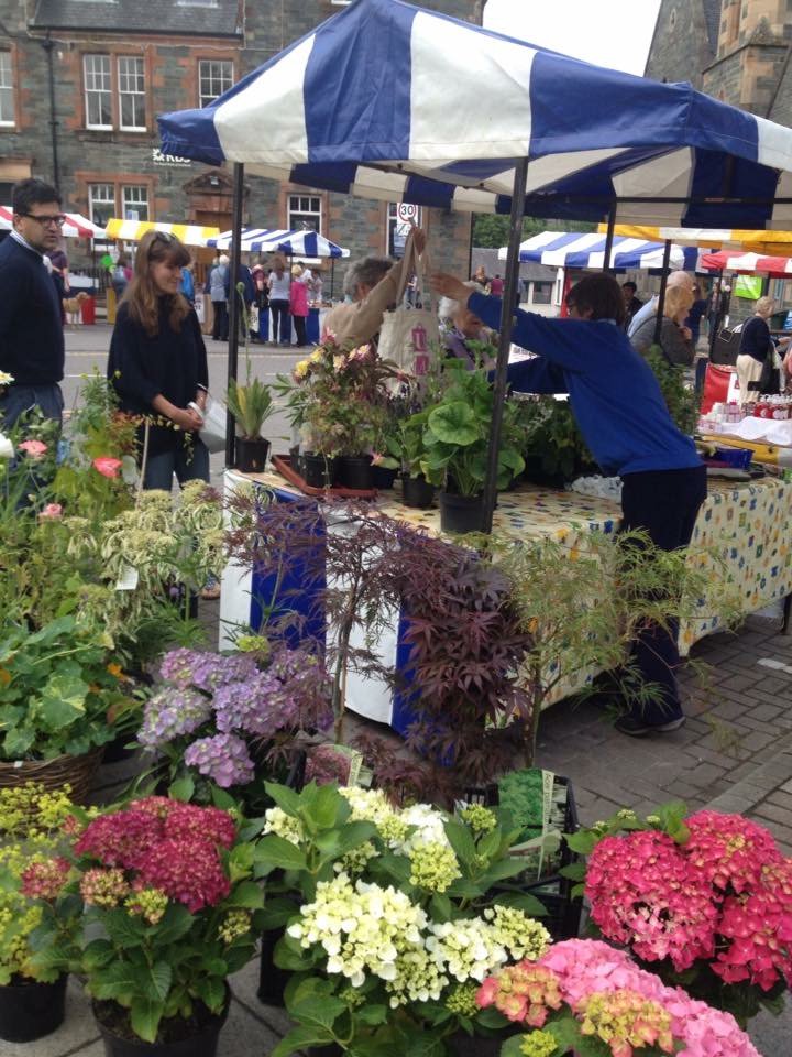 What a beautiful day for #Aberfeldy Farmers’ Market in the Square and our Arts &amp; Crafts Fair in the <a href="/BirksCinema/">The Birks Cinema</a>... local producers &amp; crafters aplenty 👍 #TurnOffTheA9 #ShopLocal visitaberfeldy.co.uk/events/3460-Ab…