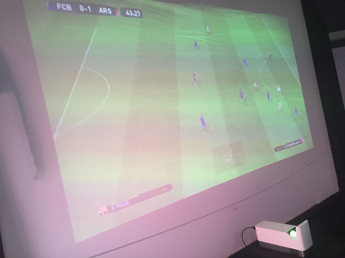 lgeindonesia's tweet photo. Hobi main bola, tapi males panas-panasan? Yaudah main bola saja dirumah pakai #LGFCinebeam #HF85JG bolanya dapat, serunya ok, hebohnya ga kalah seru dengan main di lapangan. #LGProjector #ProjectorTerbaik #LGIndonesia https://t.co/dIqvLgCB5V