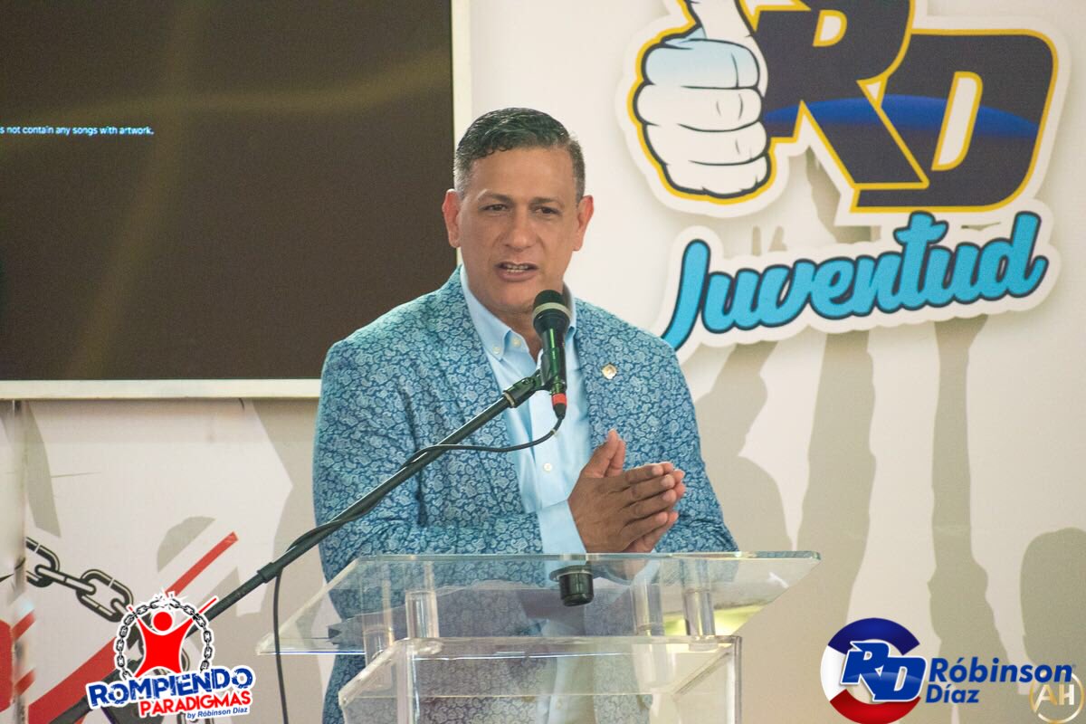 RobinsondiazRD's tweet photo. Exitoso nuestro programa de #RompiendoParadigmas. Entregamos 10 Becas a los estudiantes meritorios de #PolitecnicoMexico #EscuelaHermanoMiguel #PolitecnicoRafaelaPerez #LiceoUfe #OnesimoJimenez #PedroMariaEspaillat #MilagrosHernandez #Ipisa #politecnicoFemenino #RamonDubert. https://t.co/hGcameGpwW