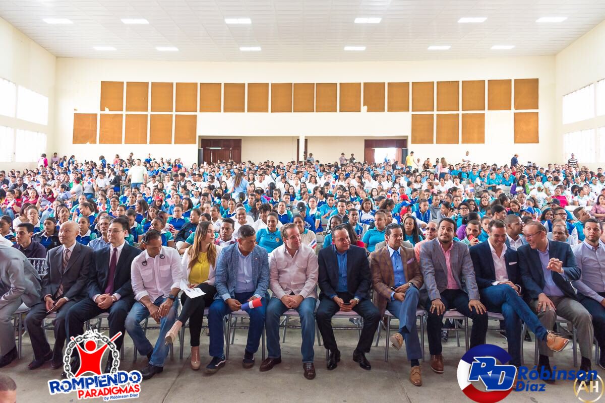 RobinsondiazRD's tweet photo. Exitoso nuestro programa de #RompiendoParadigmas. Entregamos 10 Becas a los estudiantes meritorios de #PolitecnicoMexico #EscuelaHermanoMiguel #PolitecnicoRafaelaPerez #LiceoUfe #OnesimoJimenez #PedroMariaEspaillat #MilagrosHernandez #Ipisa #politecnicoFemenino #RamonDubert. https://t.co/hGcameGpwW