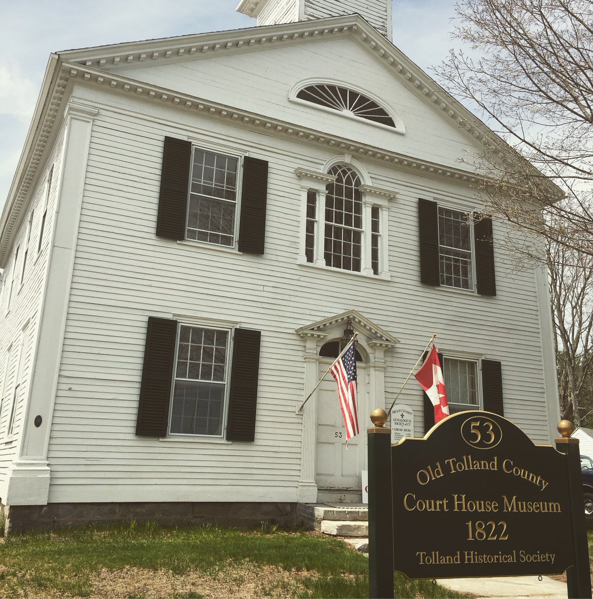 Jilly_puff's tweet photo. In two weeks my amazing cast of To Kill A Mockingbird will be rehearsal scenes in this amazing Courthouse built in 1822.  #TKAM #Windhamtheatreguild. #IAtticus https://t.co/b5XsKn9JFZ