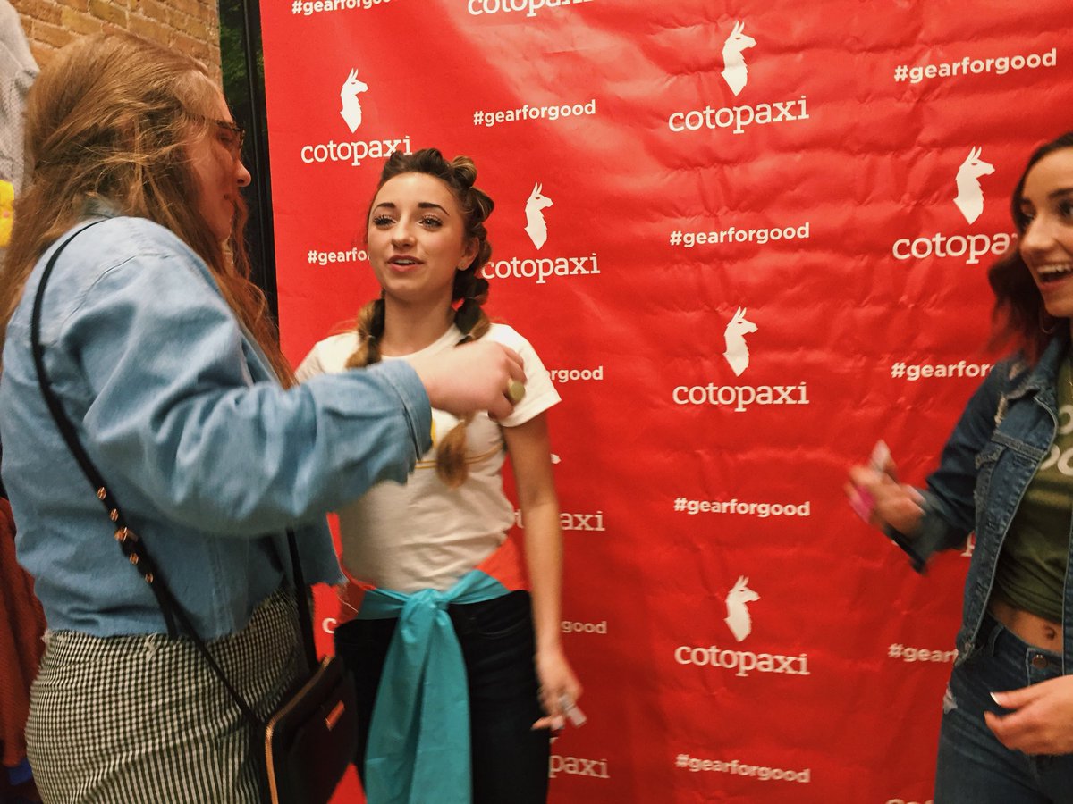 ninacummingss's tweet photo. @BrookAndBailey are actually the cutest @brookmcknight @baileymcknight whatta great first tweet https://t.co/9iPrtnILQx