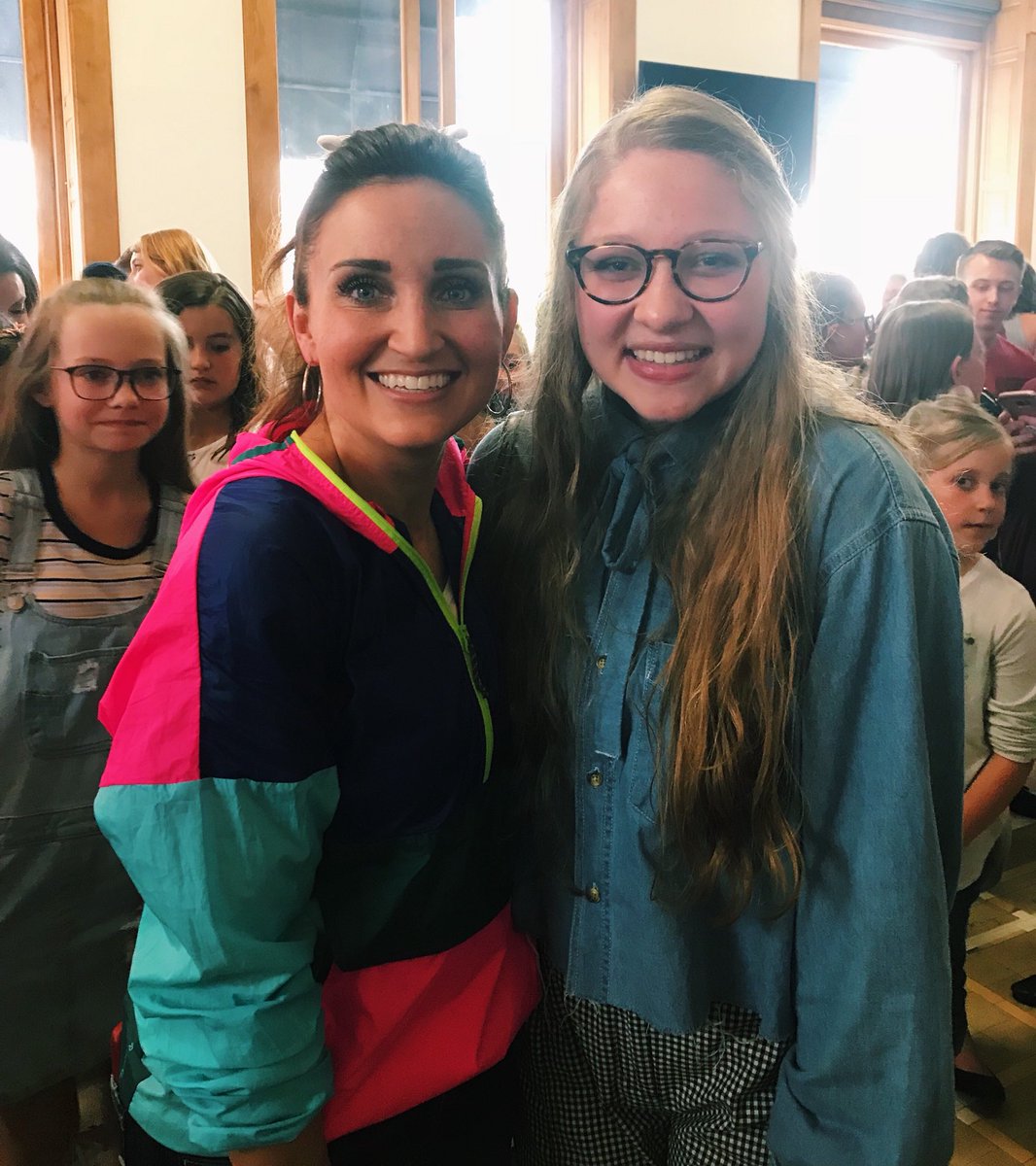 ninacummingss's tweet photo. @BrookAndBailey are actually the cutest @brookmcknight @baileymcknight whatta great first tweet https://t.co/9iPrtnILQx