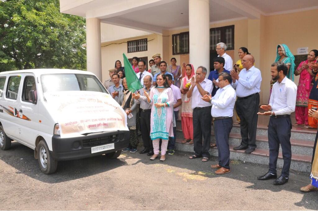 JhajjarDc's tweet photo. Felicitation of SHGs under Haryana Pradesh Ajeevika Mission #NRLM #GramSwarajAbhiyaan https://t.co/iTZl7NueNE