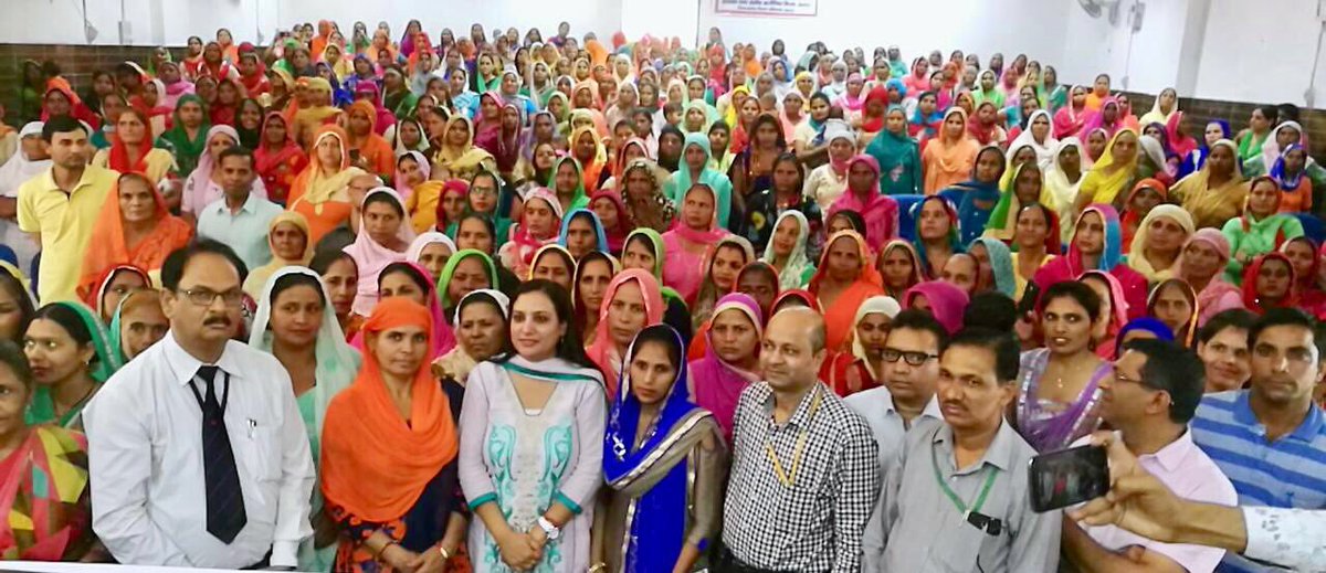 JhajjarDc's tweet photo. Felicitation of SHGs under Haryana Pradesh Ajeevika Mission #NRLM #GramSwarajAbhiyaan https://t.co/iTZl7NueNE