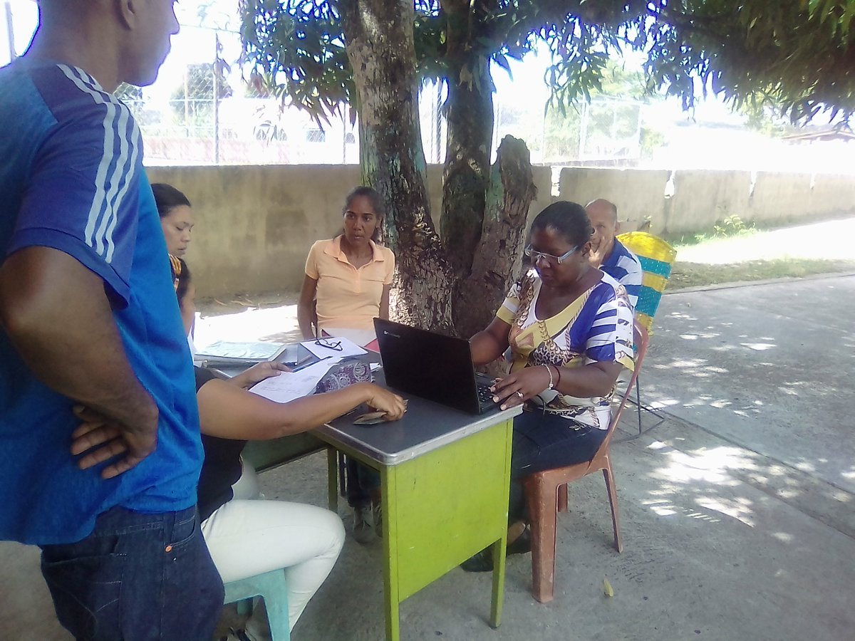 r_yanira's tweet photo. @yanetvall @MmisionValdez @clifpmvvaldez , En esta oportunidad la visita la hicimos en la U.E.B. "Sabana de Pío", donde logramos en conversación con la directora, docente pedagógica y docente enlace de PTMS ubicar un terreno para activar el conuco escolar. CLIF-VALDEZ. https://t.co/JsQ5wung9a