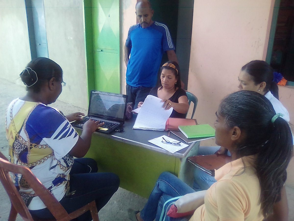 r_yanira's tweet photo. @yanetvall @MmisionValdez @clifpmvvaldez , En esta oportunidad la visita la hicimos en la U.E.B. "Sabana de Pío", donde logramos en conversación con la directora, docente pedagógica y docente enlace de PTMS ubicar un terreno para activar el conuco escolar. CLIF-VALDEZ. https://t.co/JsQ5wung9a