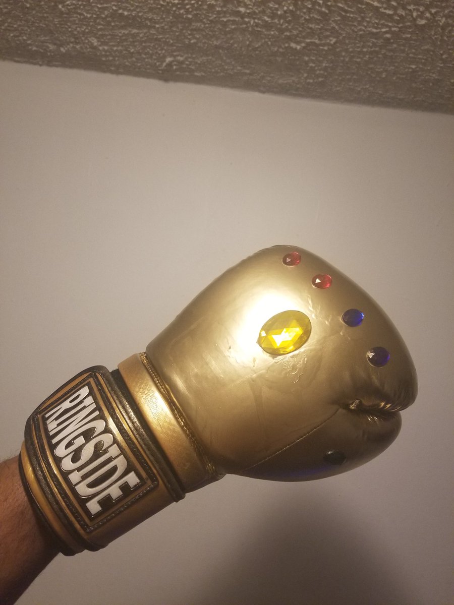 TheDeadp00l's tweet photo. GGG's glove #GGGVanes https://t.co/9wF3djV3ME