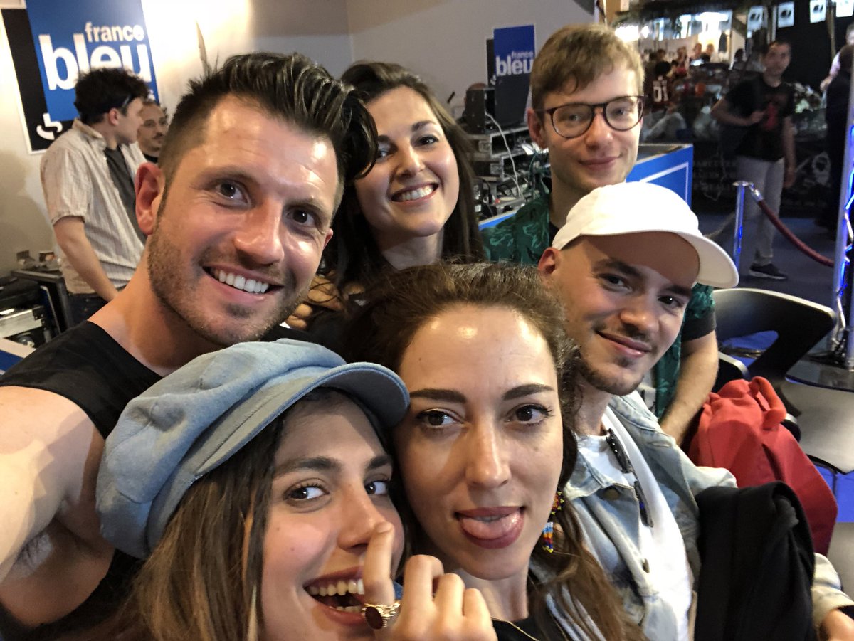 EricJetner's tweet photo. Merci @AlunniSegolene pour cet accueil #onair sur @francebleuParis avec @livdelestal @NorigOfficiel @kriillmusic #thevoice @TheVoice_TF1 @foiredeparis https://t.co/EeMXTTNzwo