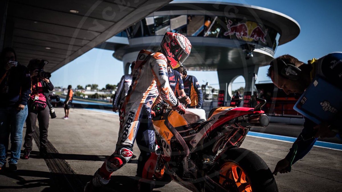 catarina93_73's tweet photo. What matters is how it ends!
Race day at the @circuitodejerez ➡️🏆💪🏻
Good luck @marcmarquez93
#PowerOn93 #ToThePodium
#Jerez #MM93 #ForAngelNieto
Photo Cr Vincent Guignet https://t.co/aBzYg0SP6G