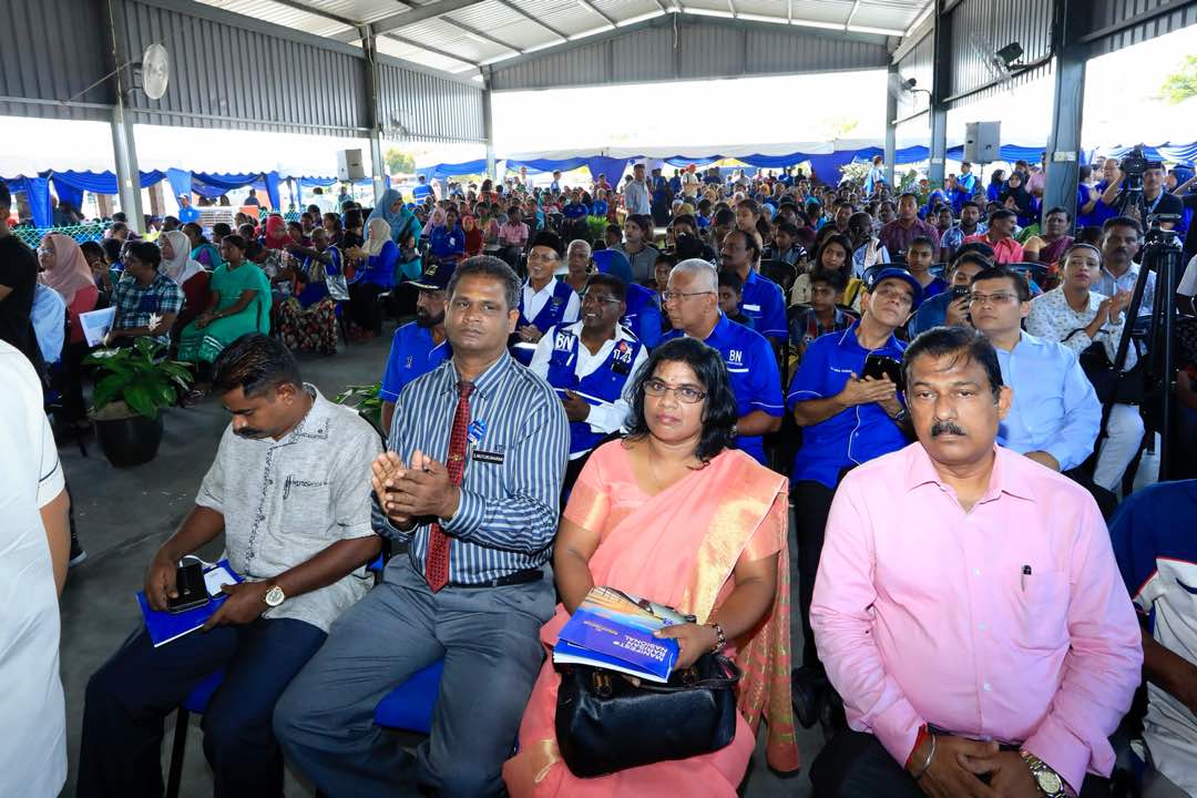 DrZahidHamidi's tweet photo. Ramah Mesra Bersama Warga Estet United Plantation di Estet United Plantation, Jenderata Bagan Datuk, Perak.
#BaganDatukORI #HebatkanNegaraku https://t.co/AB4wvYIpGc