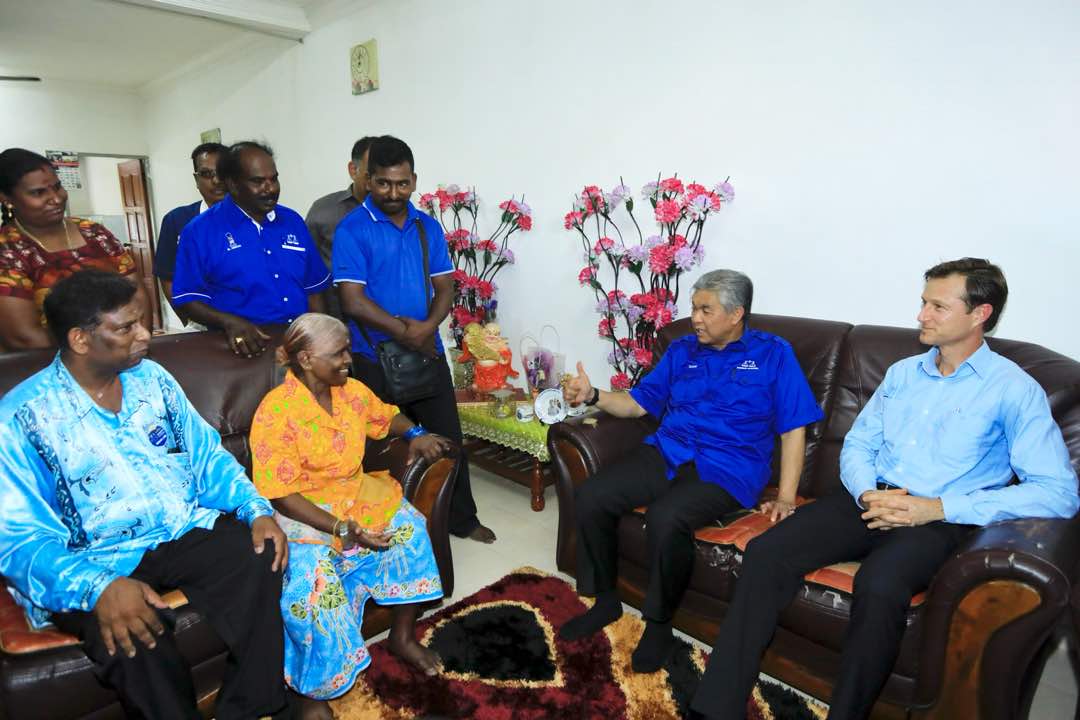 DrZahidHamidi's tweet photo. Ramah Mesra Bersama Warga Estet United Plantation di Estet United Plantation, Jenderata Bagan Datuk, Perak.
#BaganDatukORI #HebatkanNegaraku https://t.co/AB4wvYIpGc