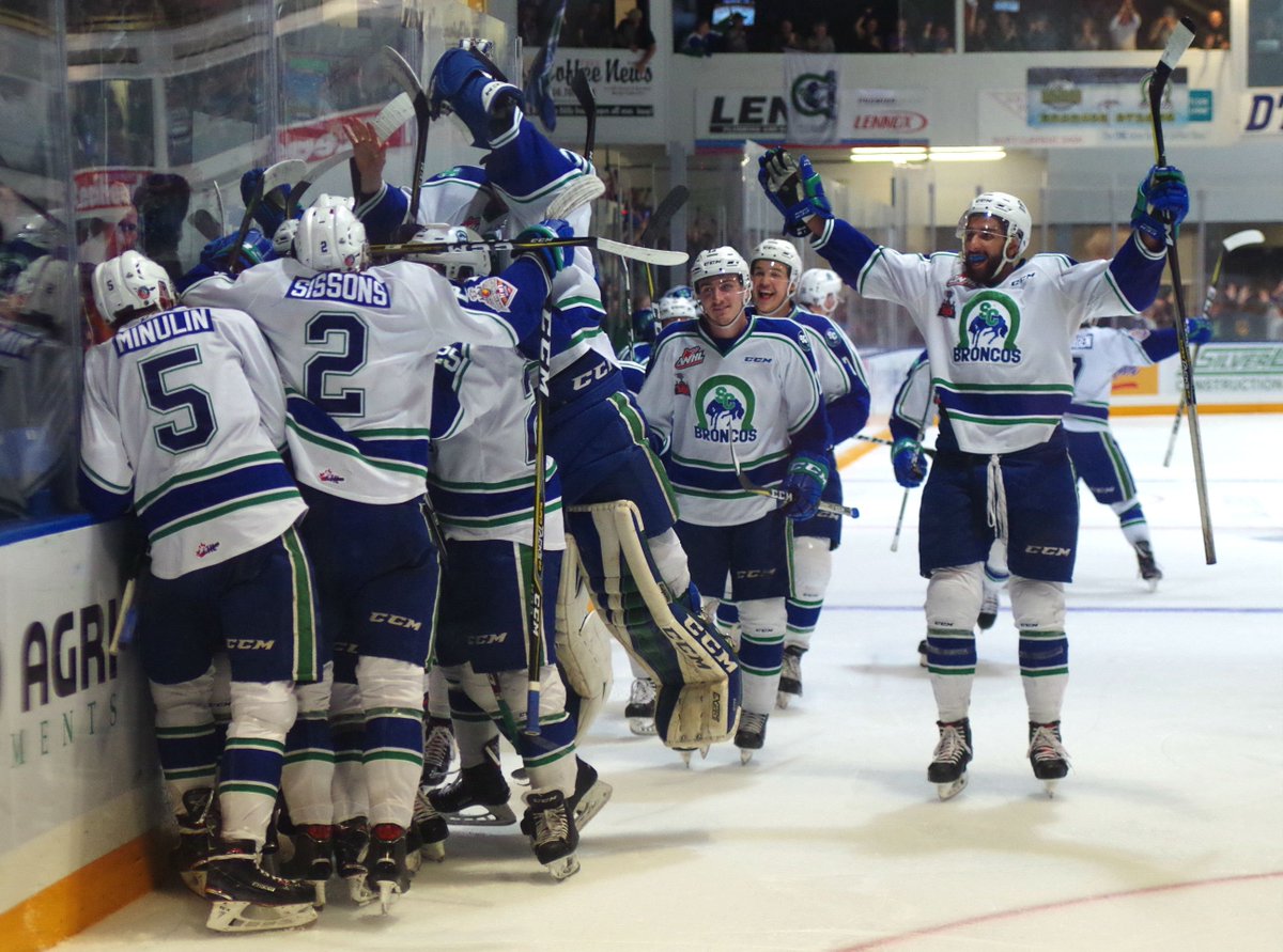PrairiePostSC's tweet photo. The @SCBroncos made a big comeback from 3-0 down in the 2nd period to beat the @WHLsilvertips 4-3 in overtime. The #WHLChampionship now tied 1-1. https://t.co/Or3TqFdwnc
