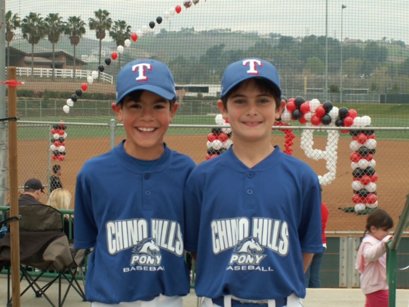 ___Kirby_____'s tweet photo. Happy birthday to the bro since day ☝🏻 @diegobarrera__ helluva final season with you bro! #ForThe30 https://t.co/InDFKyCeRd