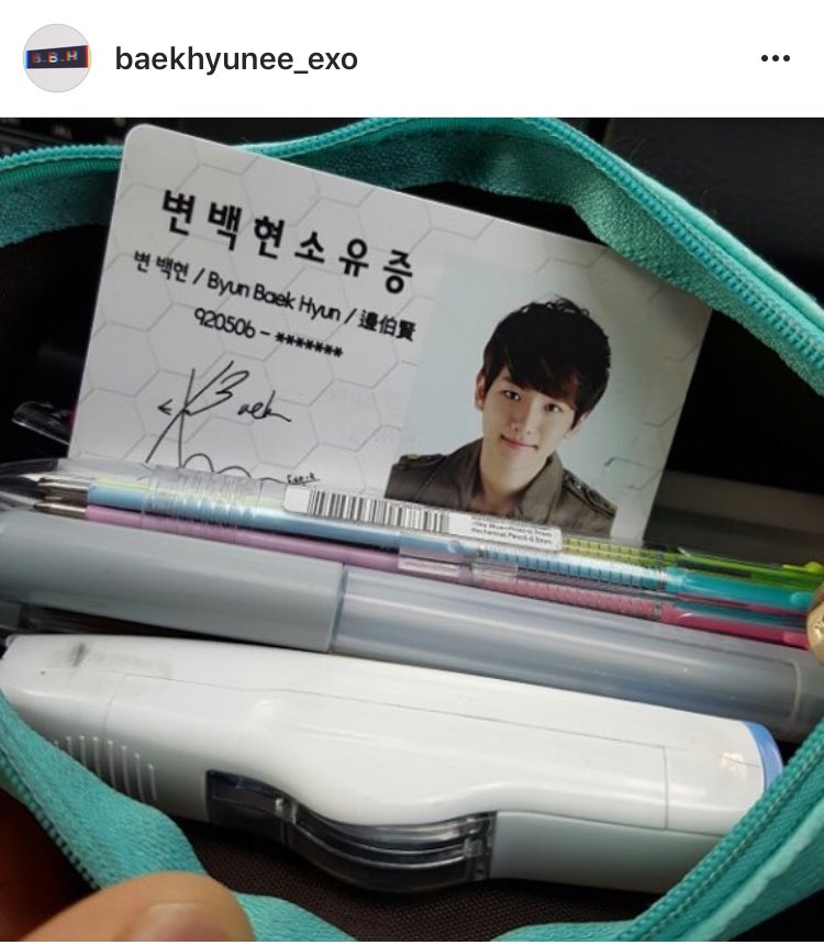 kwanuch's tweet photo. เรื่องตลกสุดระหว่างแบคฮยอนกับเอลี่คือเรื่องนี้ 555555555555555 เอลี่ทำกระเป๋าดินสอหายแล้วข้างในมีการ์ดแบ้กอยู่ ตำรวจนึกว่าเป็นของแบ้ก เลยโทรมาให้แบ้กไปเอา 55555555555555555 https://t.co/SxmGSZv1U9