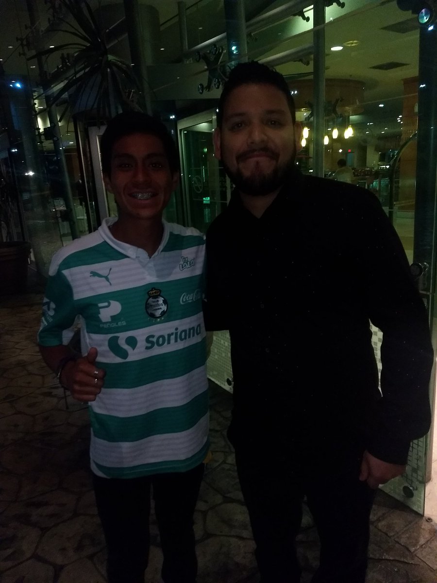 RubenBe48721478's tweet photo. Un placer conocerte @GustavoMoralesL  excelente persona te admiro demasiado casi me desmayo de verte 😂
#Moreliando https://t.co/HfR0nckibB