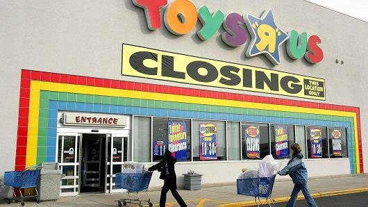 TLOCSRadio's tweet photo. Some ideas how @ToysRUs could've been saved. #DownsizeStoreFootprints
#CompetitivelyReducePricing
#LocalStoreDelivery to compete with @amazon & online retailers. #RetroAdvertising #Coupons #MoreSocialMedia #ProductReviews #HostGamingEvents etc etc etc.
#PoorManagement, oh well. https://t.co/muHs0mGavU