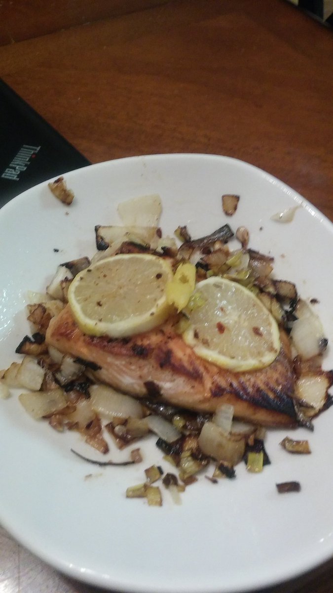 fc4198ea10dd40f's tweet photo. @GordonRamsay I'm taking culinary class and this is my practice for my finals what do you think please be honest it is fish with lemon and garlic and onion caramelized to a crisp I think is delicious what do you think https://t.co/QfBrof4EaR