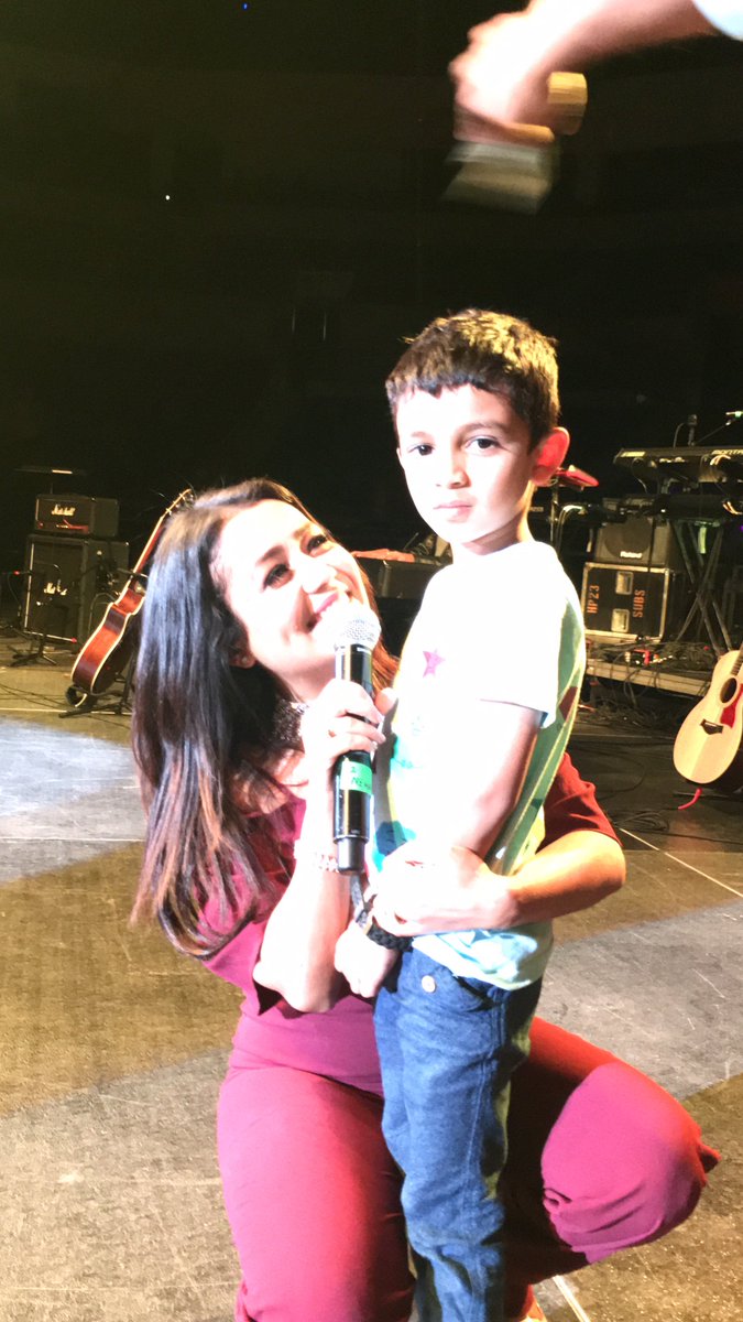 HetalSheth16's tweet photo. @iAmNehaKakkar 
Thank you so much Neha Kakkar for calling Ayaan on stage today at your concert in NJ. We are so humbled by your sweet gesture. This memory will stay with Ayaan and us for ever. The concert was amazing and we wish for your success. You are such a great soul.❤️🤗 https://t.co/LVz3DHnRA7
