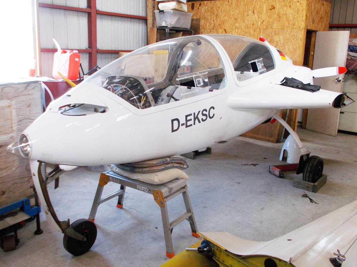 Wazacover على تويتر 日本で2機目となるspeed Canardです 専用トレーラーもドイツから入れたようです ただいま初フライトに向けてメンテ中