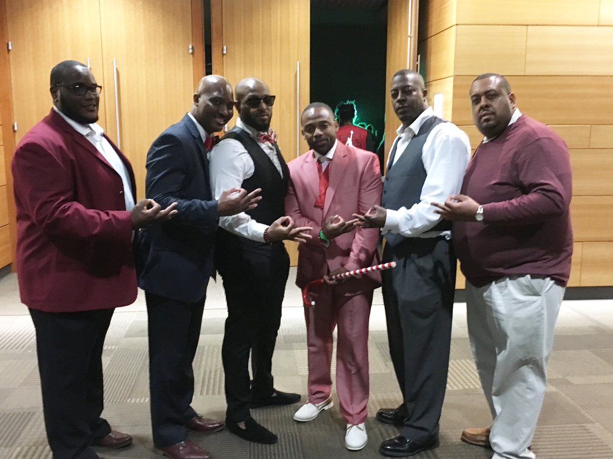 ValpoFSL's tweet photo. We loved meeting so many Kappa Alpha Psi alumni members at tonight’s new member show!!! #LifetimeMembership #FoundingLine #HistoryMade #KAPsi https://t.co/B78drwXV4r
