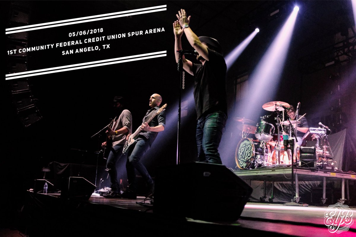 EliYoungBand's tweet photo. San Angelo, you sure do know how to make us feel at home. Another amazing show with @GaryAllan and @PhilthyHamilton! #eliyoungband #garyallan #philhamilton https://t.co/4R8VUcDfAI