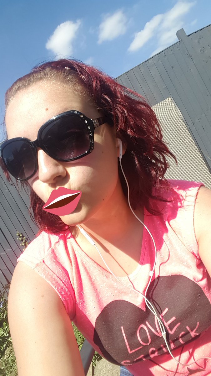 aalyx_ox's tweet image. #fishlips 

#SunsOutGunsOut