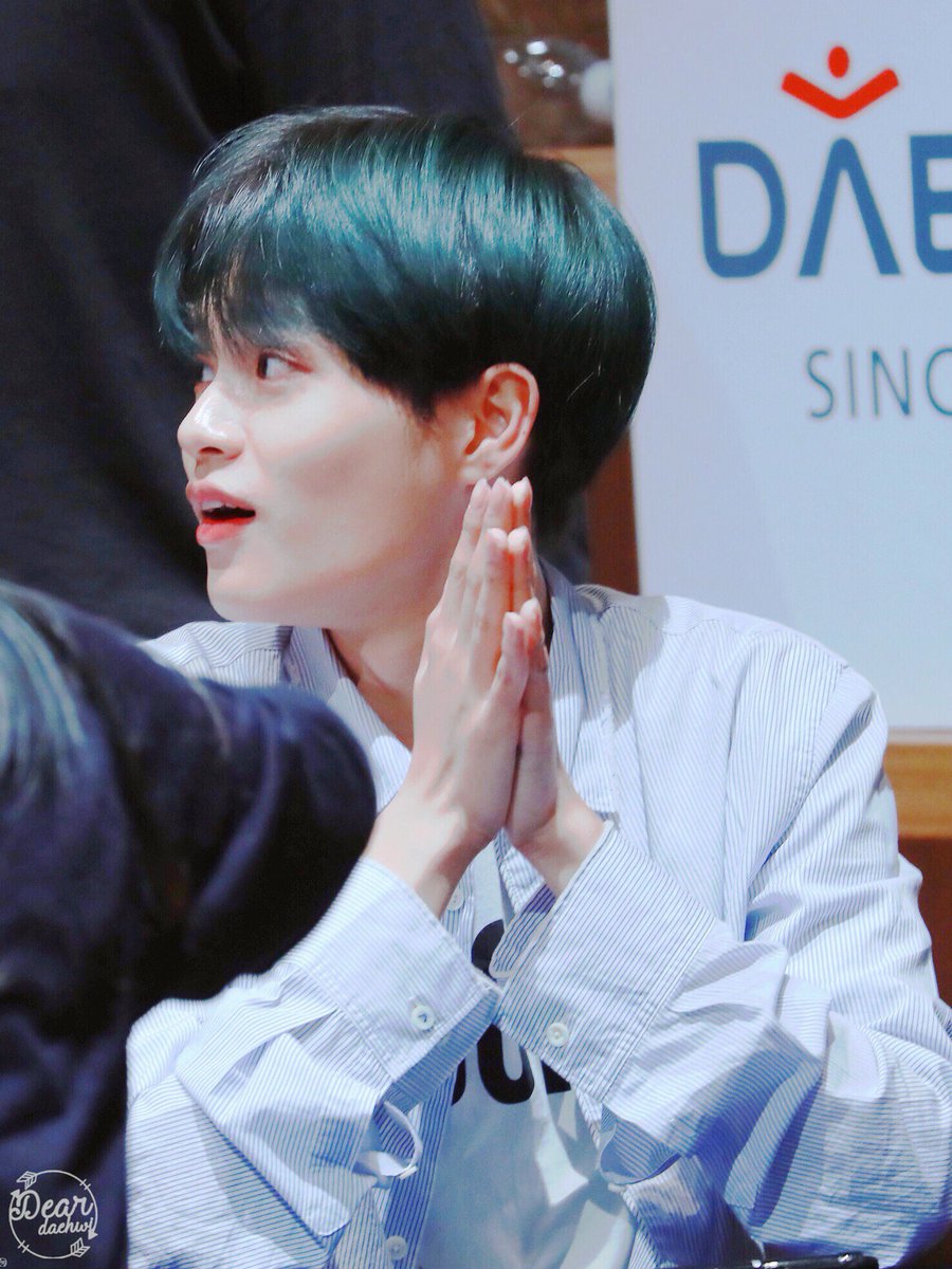 Dear_Daehwi's tweet photo. 180421 대교팬싸

초록머리 요정이 나타난날🌱
#이대휘 #대휘 #워너원 #LEEDAEHWI #WANNAONE https://t.co/8BBHTPpiV7