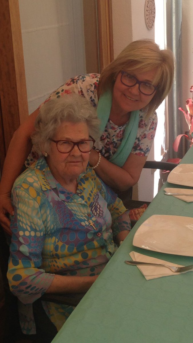 AnaM_Rumbo's tweet photo. Felicidades mami!!💜💜💜te quiero mucho!!! https://t.co/Ev8VfFJXoG