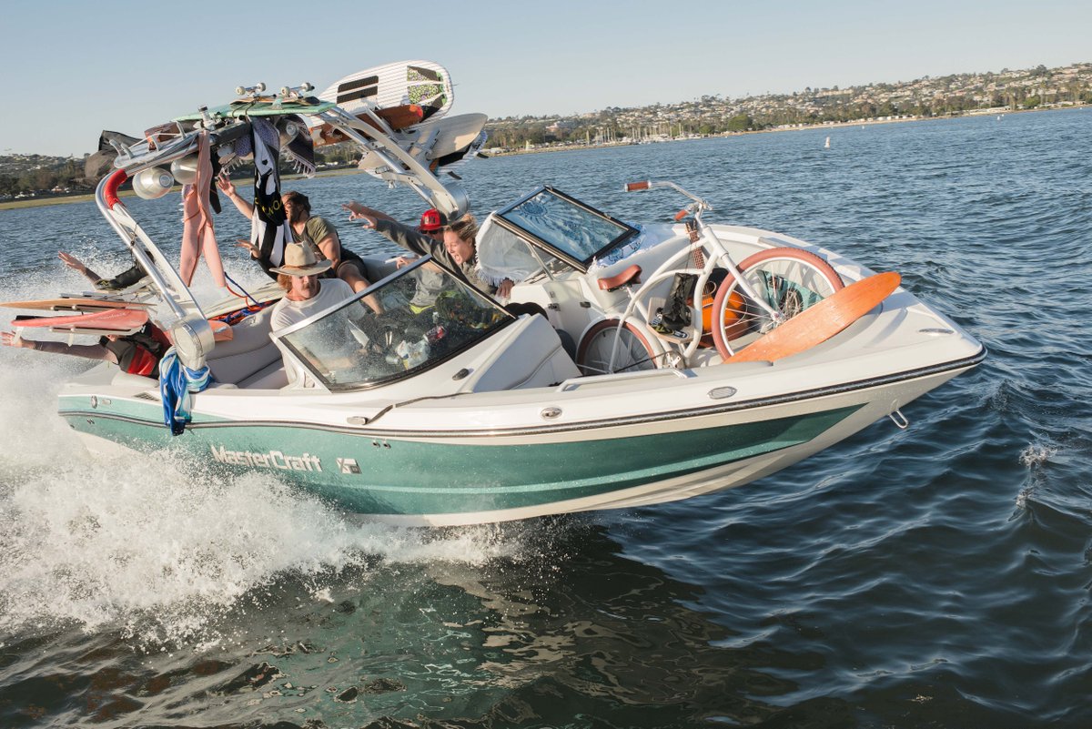 Summer season is MasterCraft season. Visit jalbootmarine.ae to order your MasterCraft.
#mastercraft2018
#mastercraftuae
#jalbootmarineservices
#uaeboatlife
