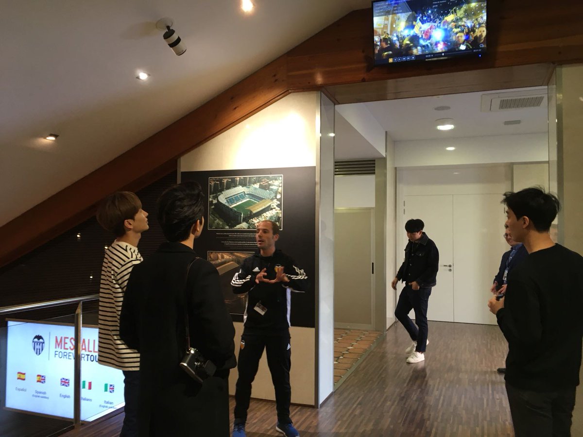 _Apple_Garden_'s tweet photo. [1] LaLiga西甲联赛 Weibo Updates with #DONGHAE and Leeteuk 

#MTVBRKPOPSJ #PremiosMTVMiaw @SJofficial https://t.co/rz7IUm0uwK