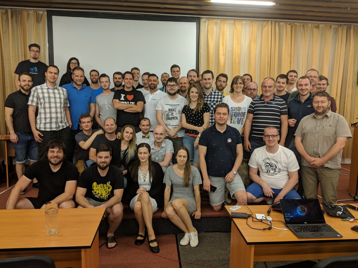 Díky skvělým přednášejícím <a href="/NavratilovaL/">Lída Svitálková</a>, <a href="/Gabkaa/">Gabka Koščová</a>, <a href="/machal/">Martin Michálek</a>, <a href="/robinrozhon/">Robin Rozhon</a>, <a href="/LinkiCZ/">Linki 🔺</a>, <a href="/JanJanuska/">Jan Januska</a>, super moderátorovi <a href="/filippodstavec/">Filip Podstavec ⛏</a> a všem 57 účastníkům, že udělali #seologer 2018 tak super akci. Těším se na články a zase rok. SEO zdar!