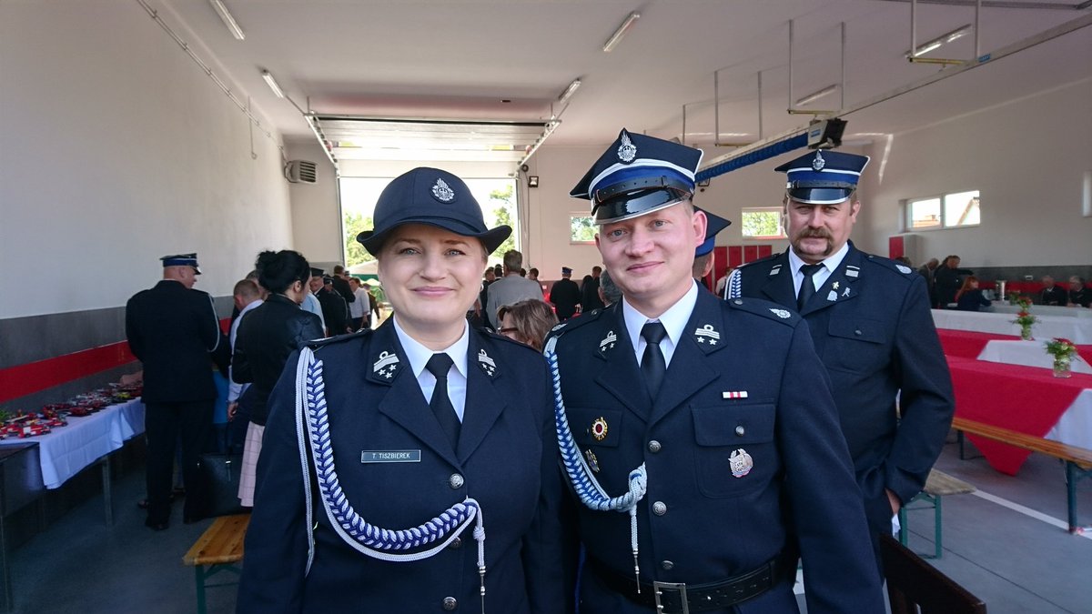 ToszekGmina's tweet photo. Wczorajsze #otwarcie strażnicy #OSP #Toszek. Świętowaliśmy godnie! #straż https://t.co/kubi6vefQh