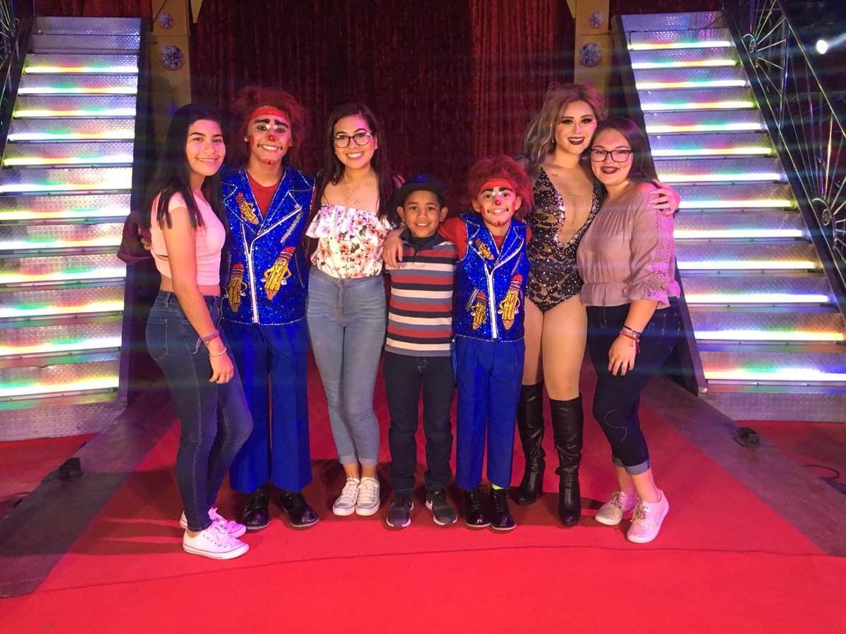 Dianabarrerasr's tweet photo. Soy #Lapilover desde tu primer video en YouTube, es la primera vez que te veo en persona y soy la más feliz del mundo!! Gracias por existir y ser tan genial @lapizito123 el mejor día de mi vida!!💙💙💙 https://t.co/Kkgcmk0Xx4