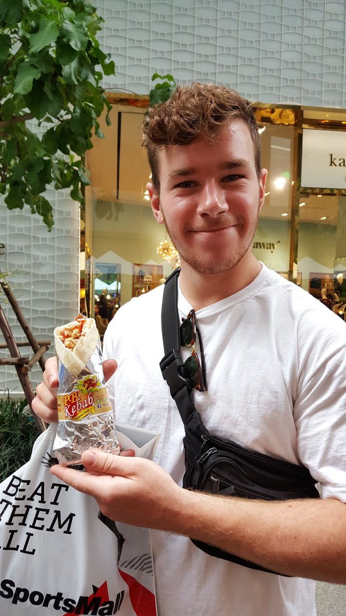 pb_kebab's tweet photo. ฮาโหลๆๆๆ คนหิว 2018 วันสุดท้ายแล้ว รีบมานะ 😋
🌯งาน Hungry Garden by Hungry Fest🌯
🎪 บูธ 40
🗓 3 - 6 พ.ค. 61
🕙 10:00 - 22:00 น.
📌 ณ ลานหน้าน้ำตก ชั้น G ศูนย์การค้าเอ็มคลอเทียร์
#PBKebab #Kebab #พีบีเคบับ #เคบับ #ร้านอร่อยบอกต่อ #อร่อยไปแดก #อร่อยนะรู้ยัง @aroii https://t.co/UuPURE5PKD
