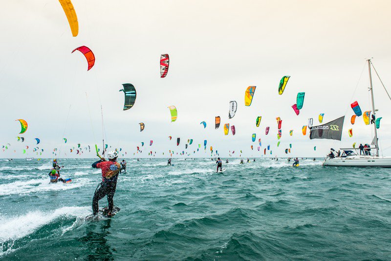 KBJTweets's tweet photo. Une journée parfaite - https://t.co/jPhcoZFo8R
#kitesurf #kitesurfing #kiteboarding #DefiKite #DK18 #Gruissan #donotexpectanormalrace #beyondyourimagination #AlexiaFancelli #NicolasParlier #Kiteboardjournal
Plus d'infos sur https://t.co/9eV6vPZAsj https://t.co/ctaaaminmj