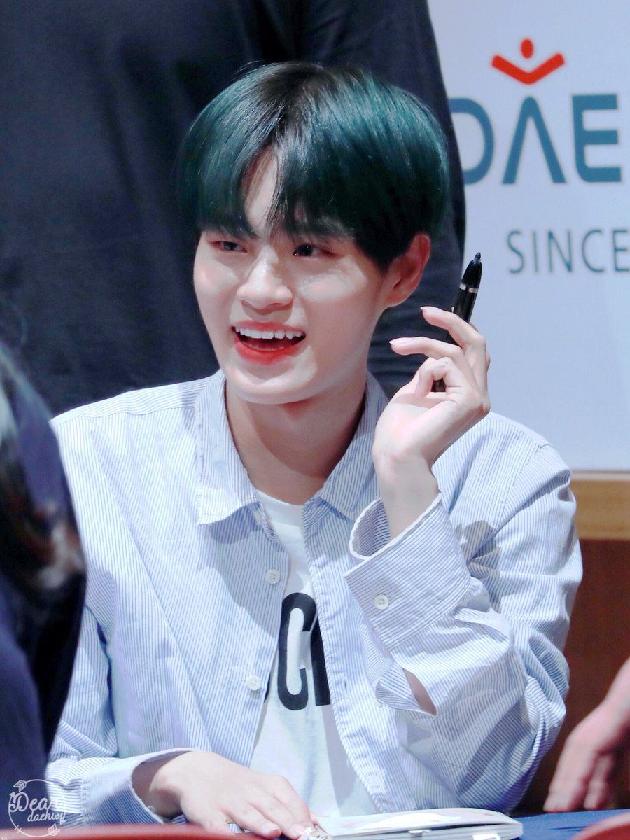 Dear_Daehwi's tweet photo. 180421 이보이게😄웃는거 너무예뻐 우리대휘ㅠㅠ

#이대휘 #워너원 #leedaehwi #wannaone https://t.co/w9LxHFSvsP
