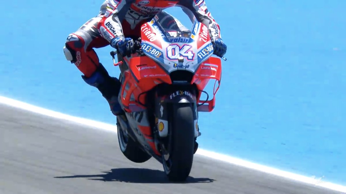 郁子匠 ウェブ小説連載中 今日は Motogp Jp スペインgpヘレス ユーロに舞台を移し 夜更かししないで済むのはありがたい Moto3決勝は18時から 画像はmotogpアプリのスクショ 結構快適に視聴できる カルの眼光は突き刺さるよう ドヴィのcrazy