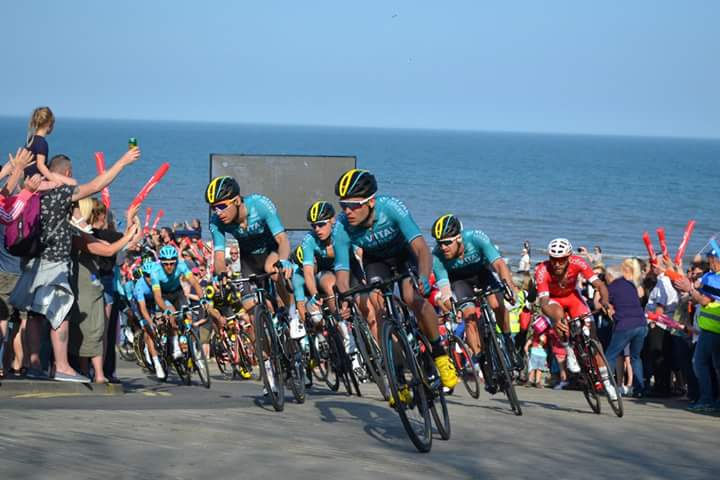 Sherb187's tweet image. #TDY 2018 whizzes through #filey sat afternoon - great atmosphere @BBCYork @spanswicktweets @nathanturvey @BBCLookNorth @BBCSport @Hudsonweather @harrylooknorth @KeeleyDonovan @CharlottesFiley @FileyLibrary @OwainWynEvans Sandra Barber